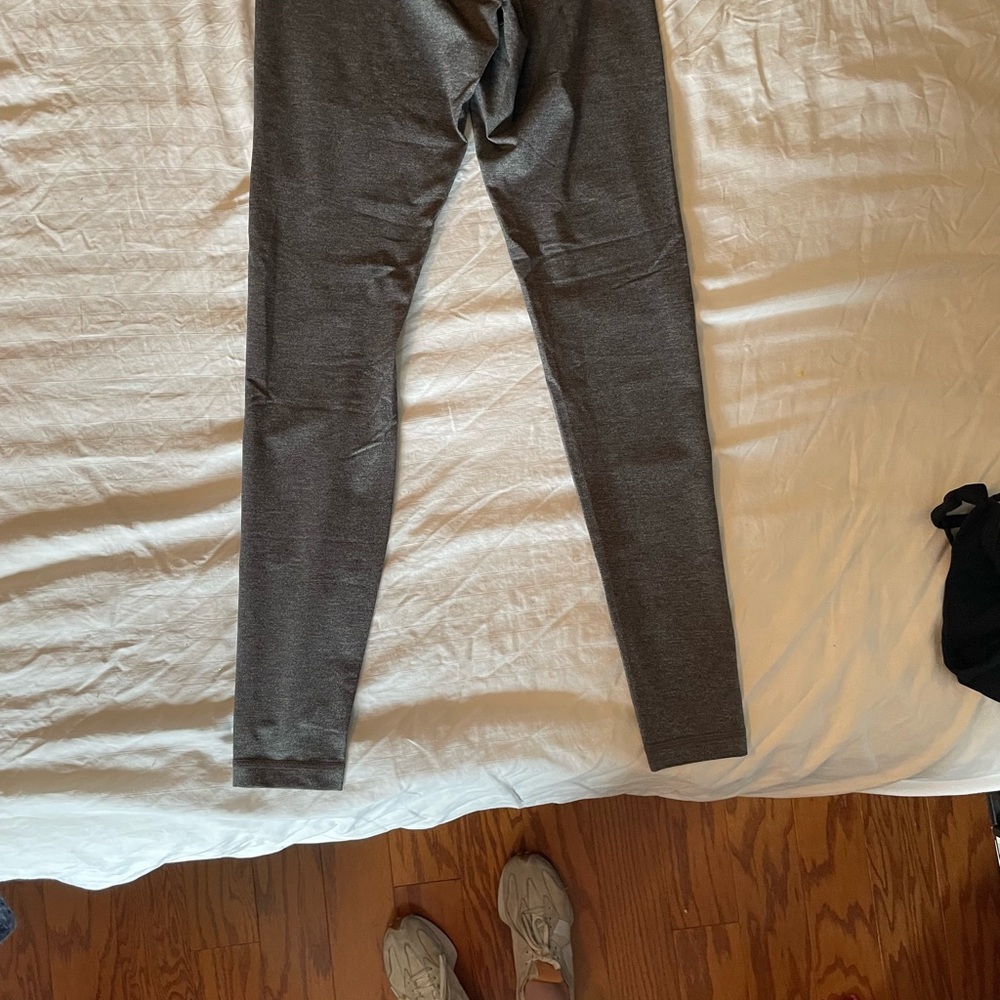 🍋Lululemon 🍋 Gray wicking yoga pants. Sz 8 - Picture 4 of 5